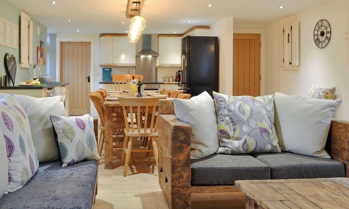 Mappleton Cottage | 5 bedroom accommodation in Driffield, near Bridlington