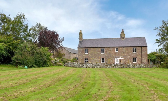 Chathill Cottage | 5 bedroom accommodation in Tynely, near Embleton