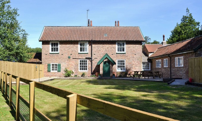 Rudston Cottage | 5 bedroom accommodation in Rudston, near Bridlington