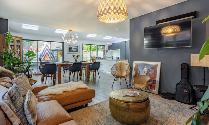 Hove Cottage | 5 bedroom accommodation in Hove
