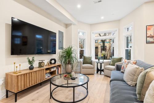 Le Droit Park Villa | 5-Bedroom Home with 2 Kitchens & Rooftop Deck, U Street and Shaw