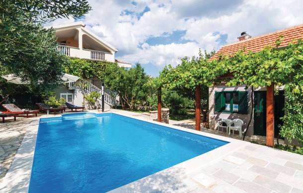 Lisane Ostrovicke House | 5 bedroom accommodation in Lisane Ostrovicke