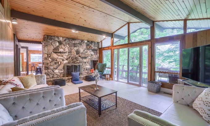 Coboconk Cottage | 5 Bedroom Kawartha Lakes Cottage - lake and mini beach access!
