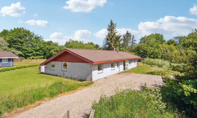 Jegum House | 5 bedroom pet friendly home in Oksbøl