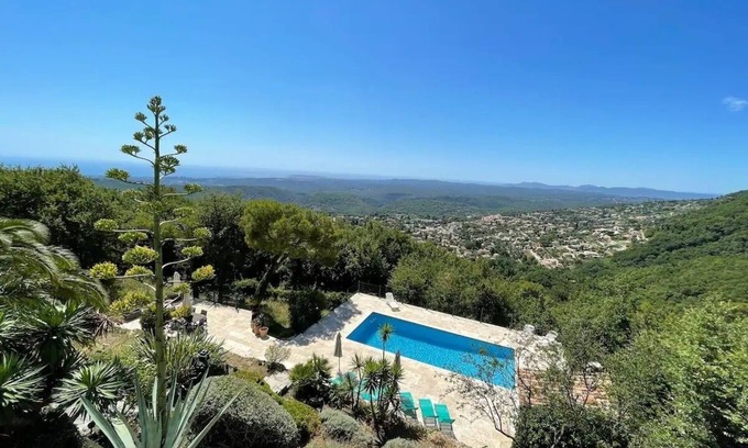 Tourrettes-sur-Loup Villa | 5 bedroom villa with sea view in Tourettes