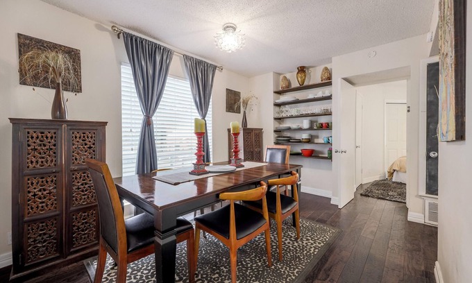 Zilker House | 5 bedrooms. 2 Blocks to Barton Springs Pool, Zilker Park, Music, Food Trailers