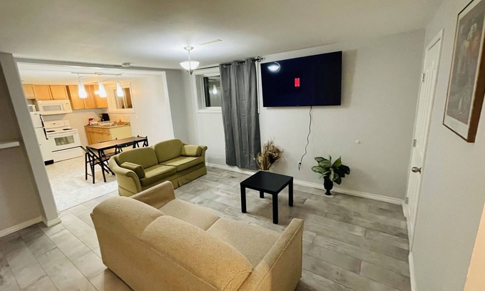 North Central Edmonton House | 5 bedrooms+2 kitchen+2 living room+easy access to major shopping centre+downtown
