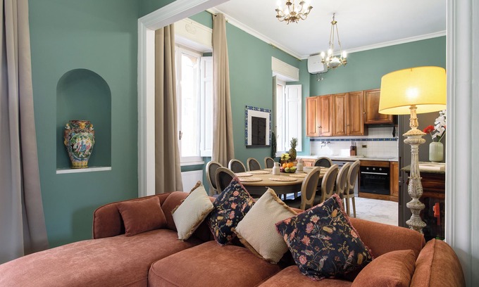 Monti Apartment | [5 Bedrooms, 3 bathrooms] Historic residence in Coliseum