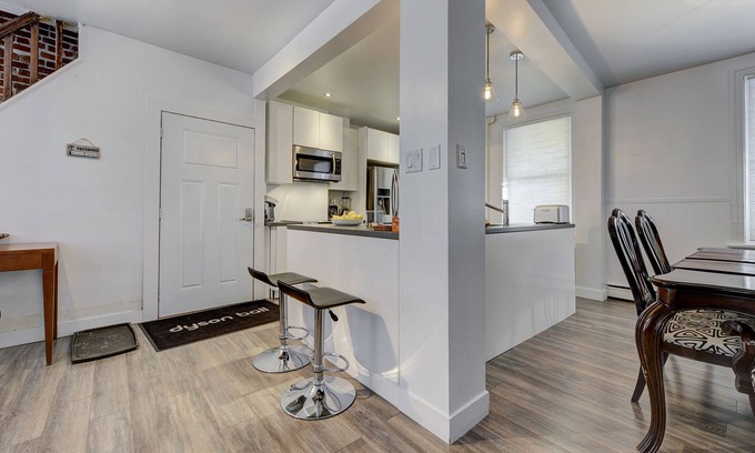 Saint-Jean-Baptiste Apartment | 5 Bedrooms Location & 10 Minutes Walk To Old Quebec