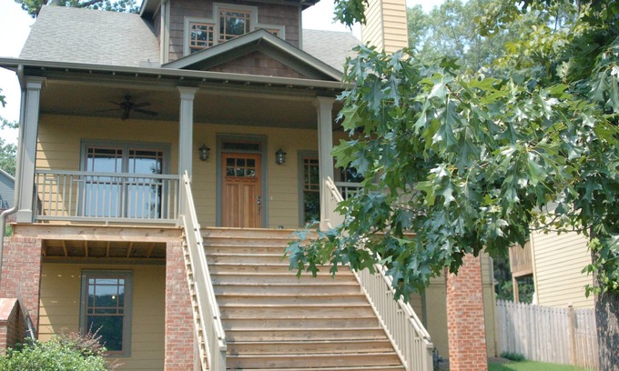 Belvedere Park House | 5 BR/3 BA for MidTerm or Long Term! InLaw Suite! Privacy fence! Jet Tub! Garage!