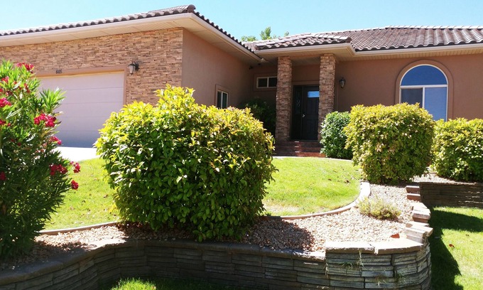 Page House | 5 BR/4 BA Home for Large Groups near Lake Powell/Antelope Canyon/Horseshoe Bend