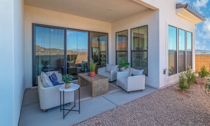 Washington Villa | 5 BR 5 BA Near Zion Brand NEW pool, hot tub, and pickleball court!