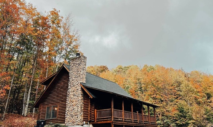 East Jordan Cabin | 5 BR log cabin - 40 private acres - Hiking trails