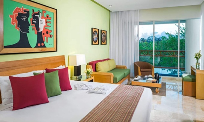 Villa Juarez Hotel | 5 DIMON HOTEL: Occupancy: 6 adults, 2 kids under 12 years old, One Jacuzzi Tub