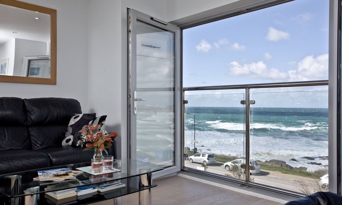 Newquay Apartment | 5 Fistral Beach, Newquay - an apartment that sleeps 4 guests in 2 bedrooms
