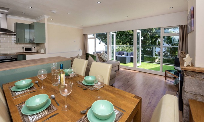 Llanbedrog House | 5 Glyn y Marian - Two Bedroom House, Sleeps 5