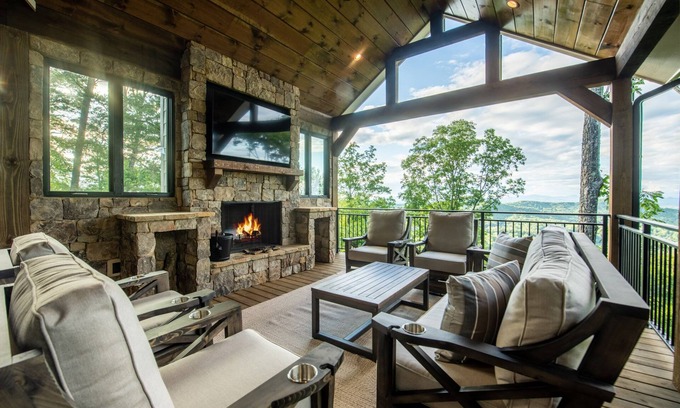 Blue Ridge House | 5 Hikes- Hot Tub, Amazing View, Aska Adventure Area