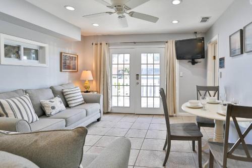 Madeira Beach House | 5 - Island Paradise Cottages - Sea Grape