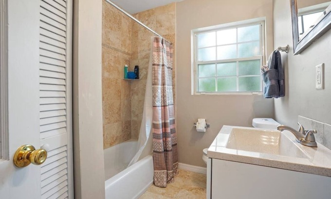Lakeshore South House | ~5 Leaf Experience Sleeps 8 NAS Jax~