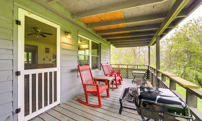 Waynesville House | 5 Mi to Lake Junaluska: Mtn Haven w/Deck!