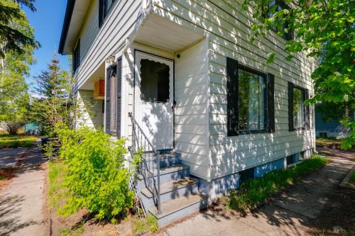 Fairbanks Apartment | 5 Mi to Museum of the North Studio with Yard!