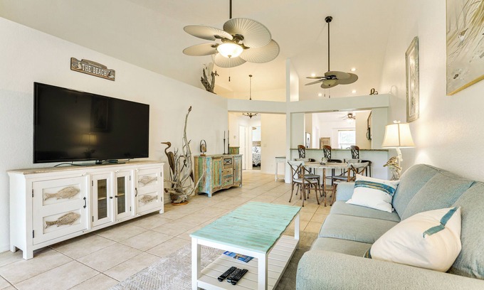 Crown Pointe Villa | 5 Mi to Naples Beach - Getaway w/Screened Lanai!