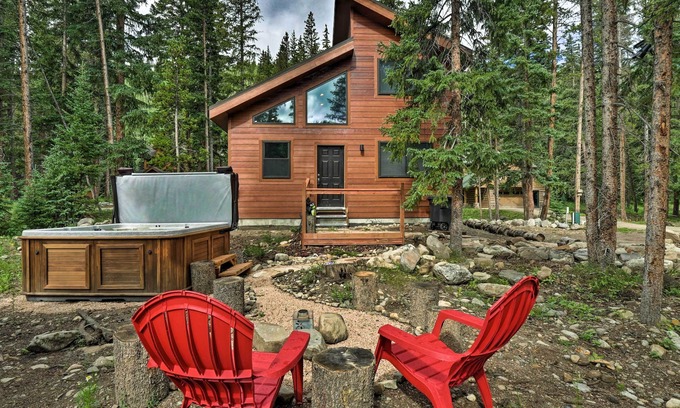 Sunny Slope House | 5 Mi to Ski Resort: Mtn-View Breck Home w/Hot Tub