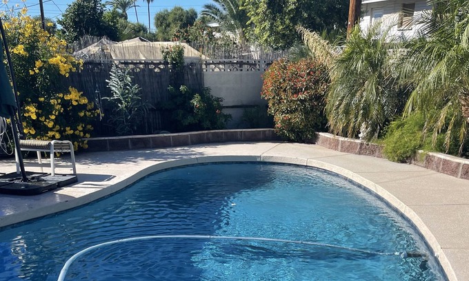 Glendale House | 5 miles from stadium new heated pool