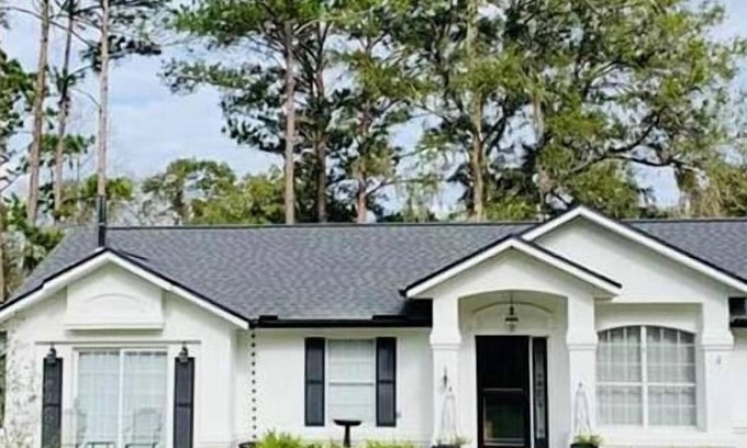 Fellowship House | 5 miles from WEC available for winter circuit Nov —April can discuss barn use