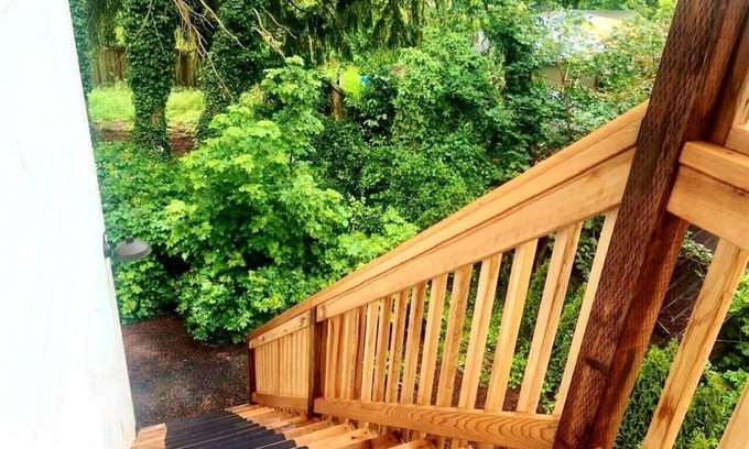 South Hills Apartment | 5 min Drive to Campus - Black Door Studio -