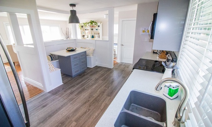 Jasper Place House | 5 min from WEM - 3 Bedroom Home