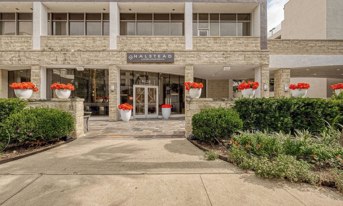Willow Meadows/Willowbend Area Apartment | 5 Min to Galleria, Med Center & NRG Apt With Great Amenities & Near Everything!