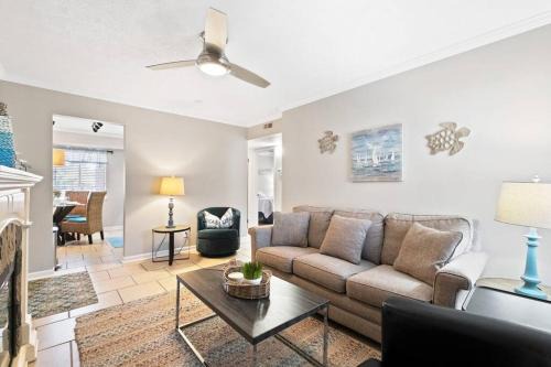 Hilton Head Island Apartment | 5 MIN WALK TO BEACH- 2BR1BA Villa in The Dunes
