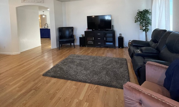 La Buena Vida House | 5 mins from State Farm Stadium