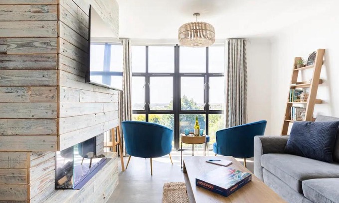 Boscundle Apartment | 5 mins from the Eden Project Baybreeze Holiday Apartment, Sea Views, Super Kingsize Beds