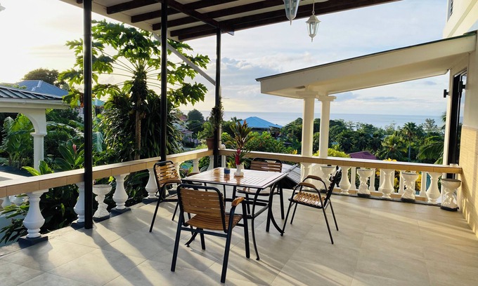 Beau Vallon Cabin | 5 mins to beach, restaurants & shops! Cozy Ocean-View Lodges w/onsite car rental
