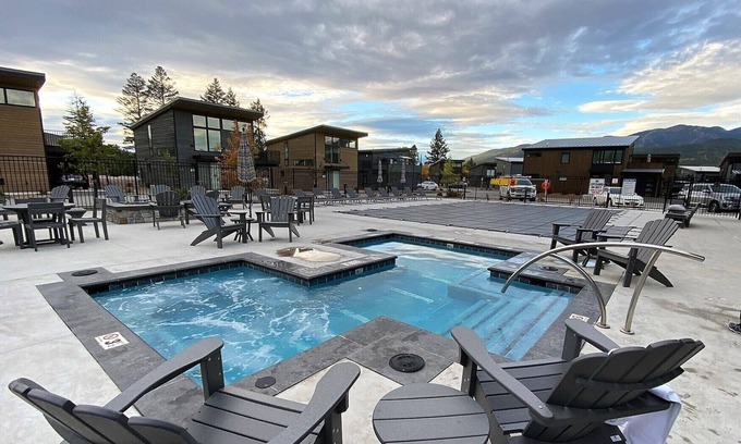 Whitefish House | 5 Mins to City Beach & DT WF, 35 Mins. to Glacier Park, Clubhouse Pool + Hot Tub