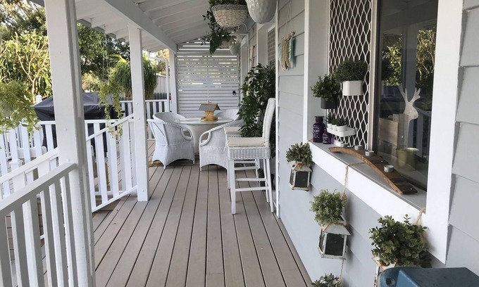 Sorrento House | 5 minuets to BEACH and MARINA sunsets Transport at front