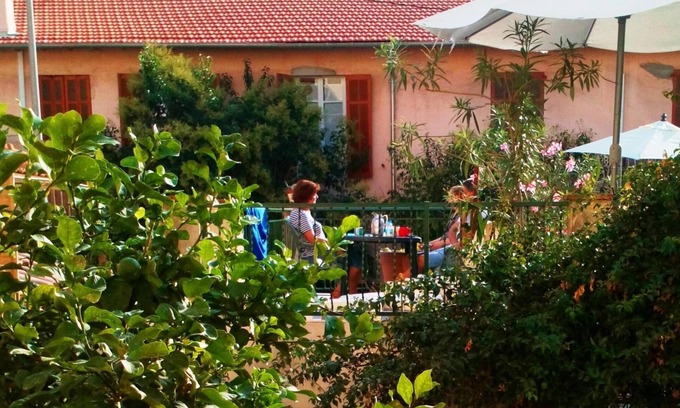 Antibes Old Town House | 5 minutes from Port Vauban. Glamorgan Crew House in the Heart of Antibes