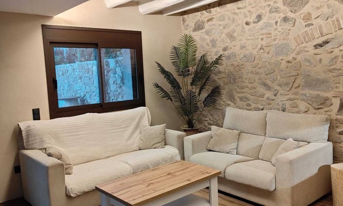 Vilamacolum Cottage | 5 minutes from the beach! Completely renovated rural tourism house, ideal for families