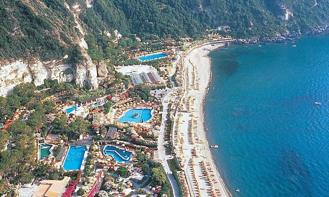 Forio Bed & Breakfast | 5 minutes from the sea, the Poseidon Gardens with swimming pool, wifi, parking.