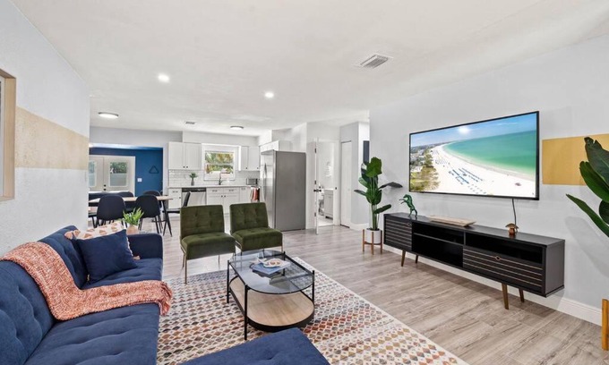 Orient Park House | 5 minutes to FL State Fairgrounds; Spacious home