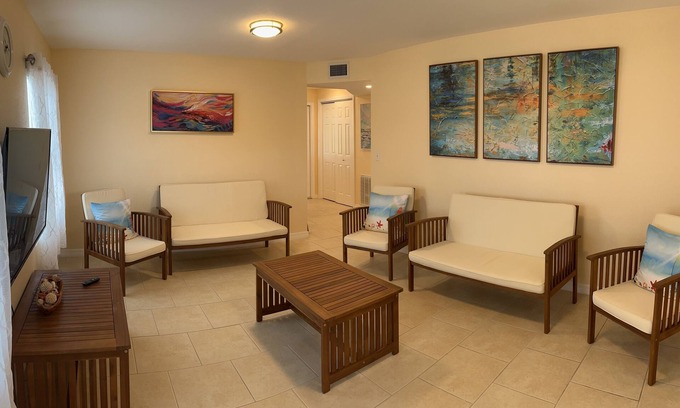 South Venice Cottage | 5 MINUTES TO THE BEACH COTTAGE