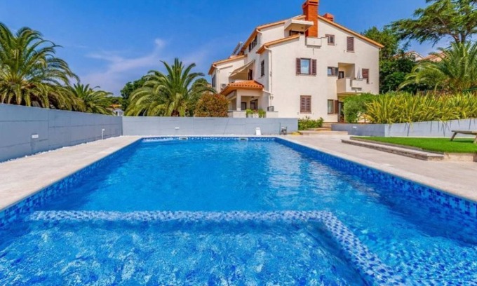 Premantura Apartment | 5 minutes walk from the beach, 2 terraces, wifi