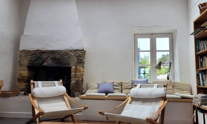 Locmaria House | 5 minutes walk from the Pointe du Skeul.2 charming houses