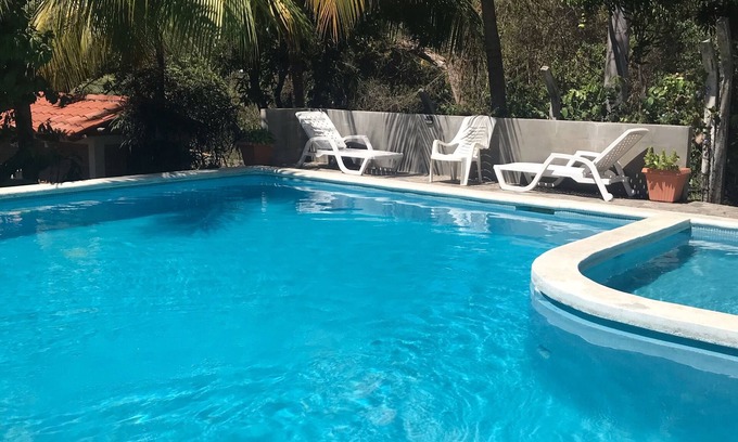 La Libertad House | 5 minutes walk to private beach, gated community, security surveillance