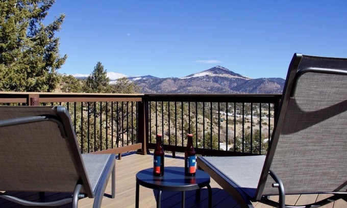 Florissant House | 5★ Mountain View Ranch & Equine Retreat