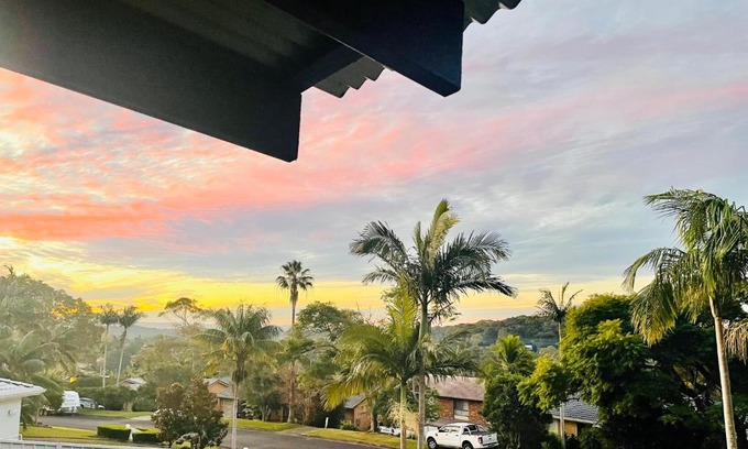 Port Macquarie House | 5 OClock Somewhere 6BR sleeps 18 with Kids Retreat