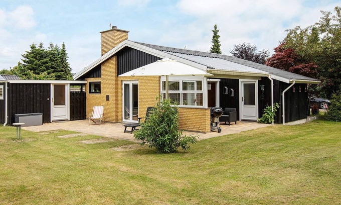 Marielyst House | 5 person holiday home in Væggerløse-By Traum