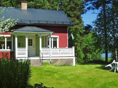 Arvika Municipality House | 5 person holiday home in ARVIKA-By Traum